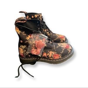 Dr. martens Victorian floral boot size 10